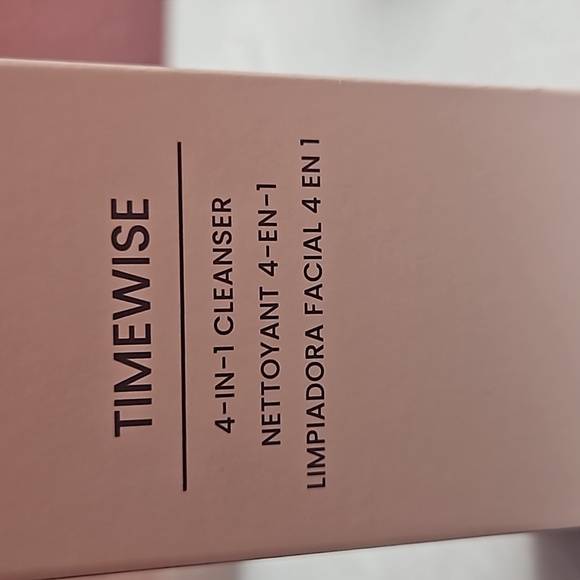 MARYKAY Timewise Miracle Set Normal to Dry Skin - Picture 4 of 7